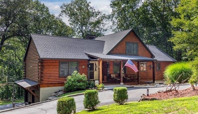 Cozy Candlewood Lake Cabin — Family + Friend Retreat