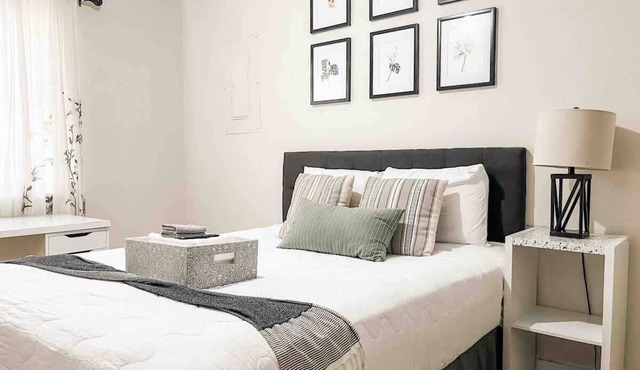 Cozy Canopy Cottage tucked away - East Tallahassee