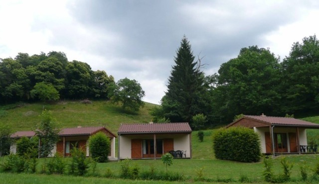Cozy Cantal Cottage: Terrace, Pool, BBQ, Pet-Friendly, Near Beaches and Scenic Villages