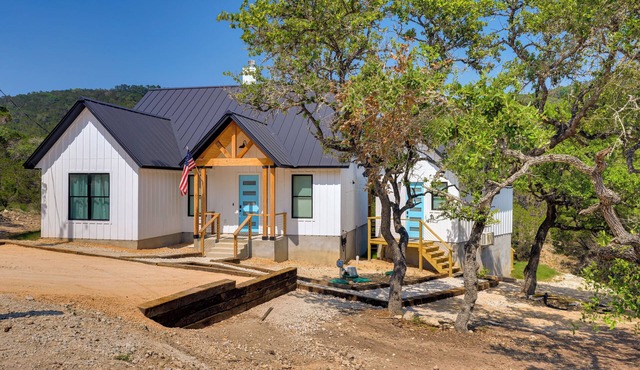 Cozy Canyon Lake Studio w/Forest & Creek Views!