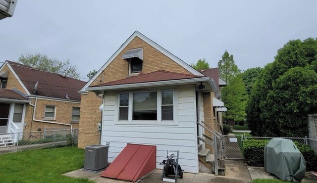 Cozy cape cod - Feels like home Skokie with WiFi and AC