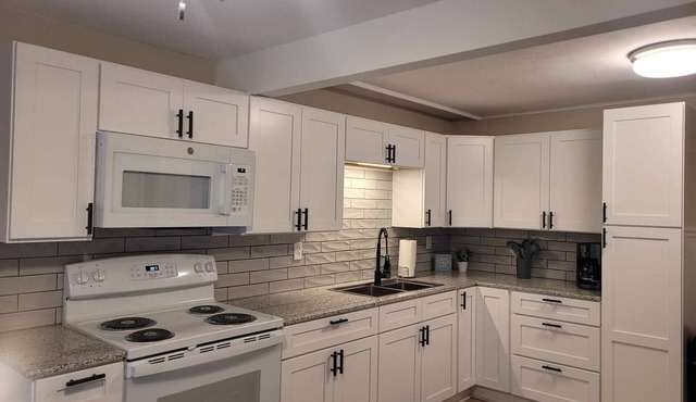 Cozy Cape convenient to Fairgrounds, Downtown,Hospitals,Amphitheater & much more