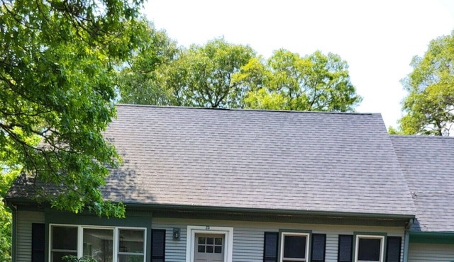 Cozy Cape Cottage, Quiet & Private, Minutes from Beach, Sleeps 8+