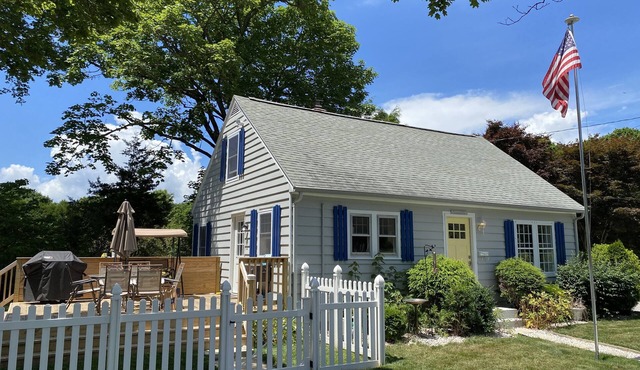 Cozy Cape Escape - Walk to Downtown Mystic