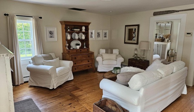 Cozy Cape Located In The Beautiful Seaside Town of Mahone Bay