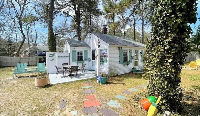 Cozy cape retreat with huge yard and deck