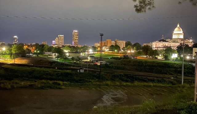 Cozy Capital View, Downtown Attractions, and Local Dining at Your Doorstep!