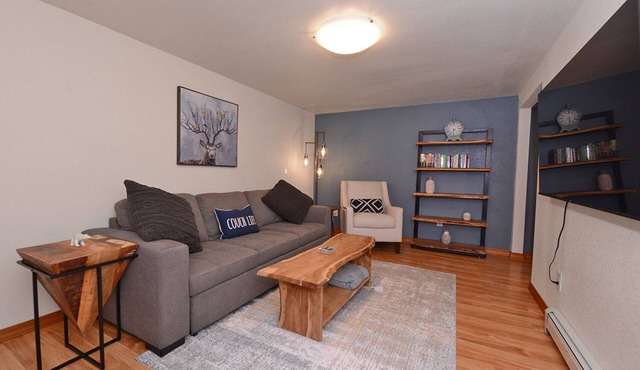 Cozy Caribou Corner in peaceful wooded area, close to airport, trails, Sleeps 7!