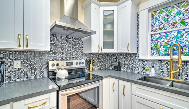 Cozy Carpinteria Apartment Walkable Location