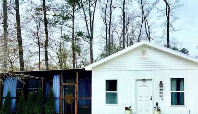 Cozy Carriage House in Conway with Private Hot Tub