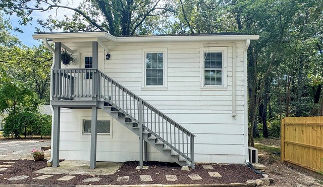 Cozy carriage house- sleeps 4