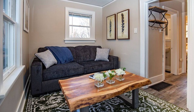 Cozy Carriage House | Walk to UNC | + Free Bikes