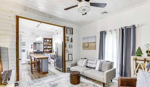 Cozy Carterville Home: 3 Mi to Crab Orchard Lake!