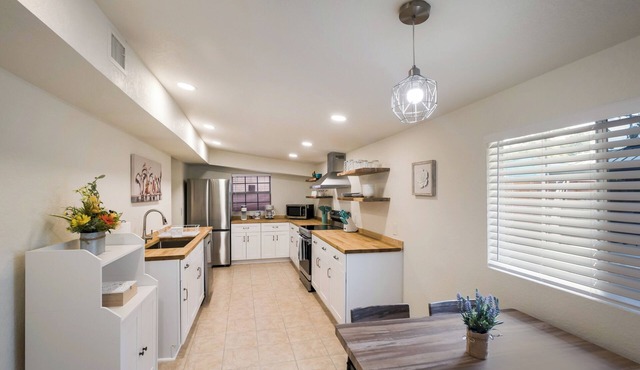 Cozy Casita - 2 miles from city center