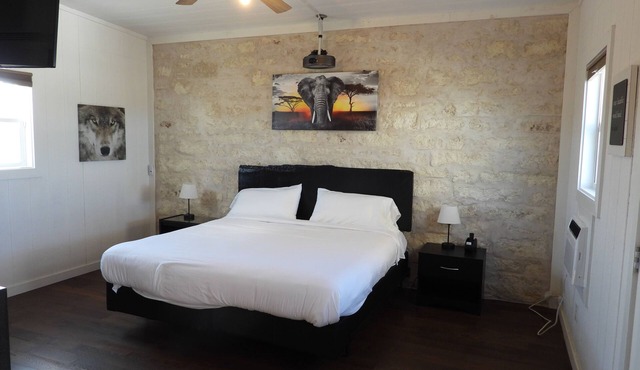 Cozy casita: Bastrop state park view