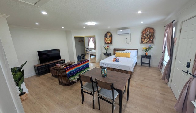 Cozy Casita in charming San Antonio Close to Downtown & Pearl
