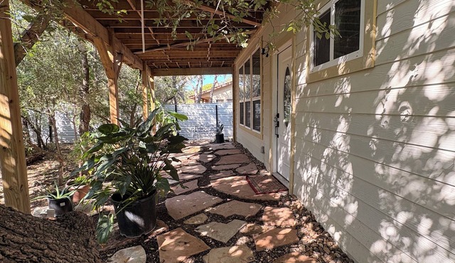 Cozy Casita in San Antonio Close to sea world- downtown-fiesta Texas-Alamo ranch