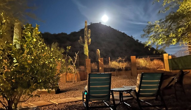 Cozy Casita in the Uplands Area of North East Mesa. Mountain and desert views.