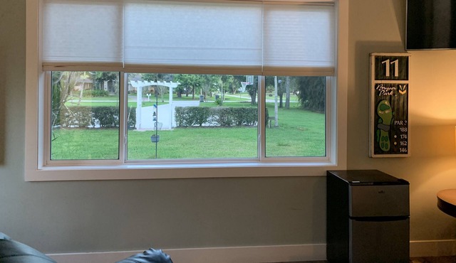Cozy casita on the canal - minutes from beaches and shopping