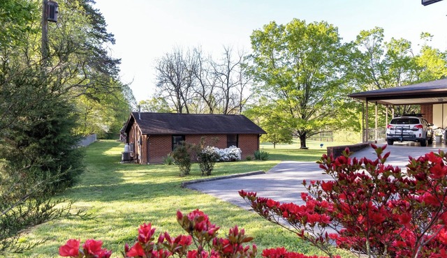 Cozy Casita with sunroom on peaceful acreage - 10 min to downtown Knoxville