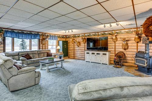 Cozy Cass City Retreat with Spacious Deck!