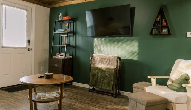 Cozy Cass Cottage - 2 beds 1 bath