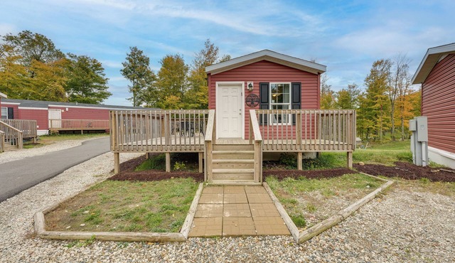 Cozy Cassopolis Retreat on Little Fish Lake!