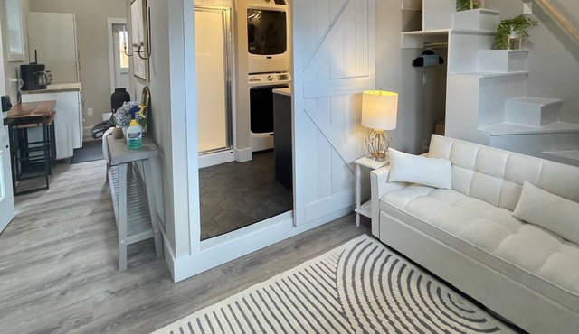 Cozy Castle for extended stay ~ pet friendly! laundry, kitchenette, private yard