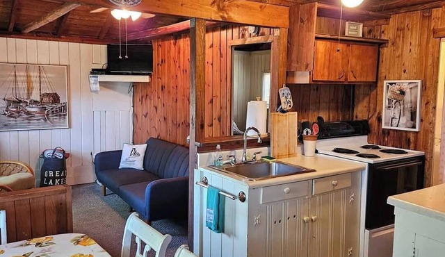 Cozy Catamaran Cottage on Great Lake Huron