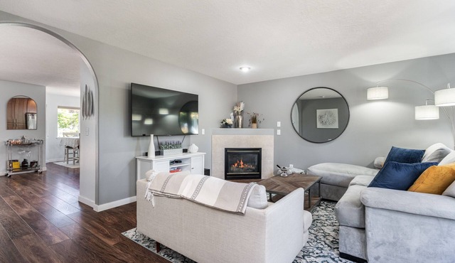 Cozy Cathedral Park Home - 2bed/2.5 Ba. + Office