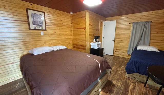 Cozy Cedar Cabin at Mill Creek Marina: Cabin 3