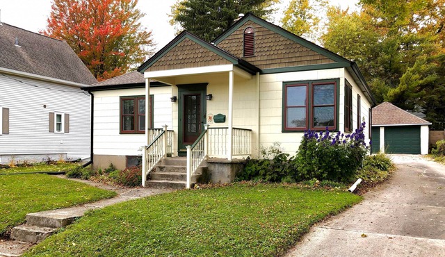 Cozy Cedarburg House - Walk to Historic Downtown!