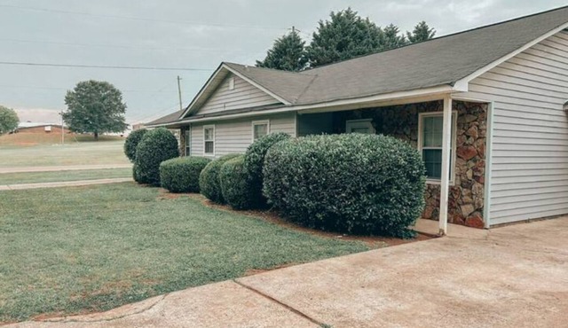 Cozy Cedartown Retreatn