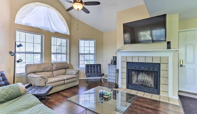 Cozy Centennial Condo about 15 Mi to Downtown Denver!