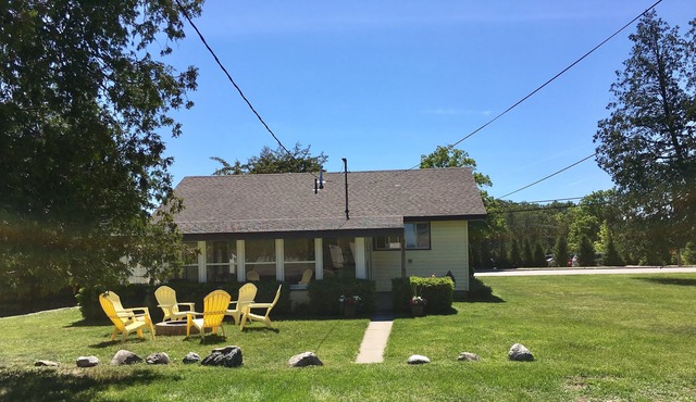 Cozy- Center St. Beulah, MI- Sleeps 5