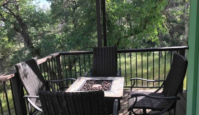 Cozy Centerville Cabin Jacuzzi Bathtub | Firepit | Secluded Nature