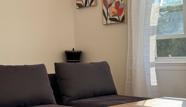 Cozy Central 2 bedroom Flat with free parking