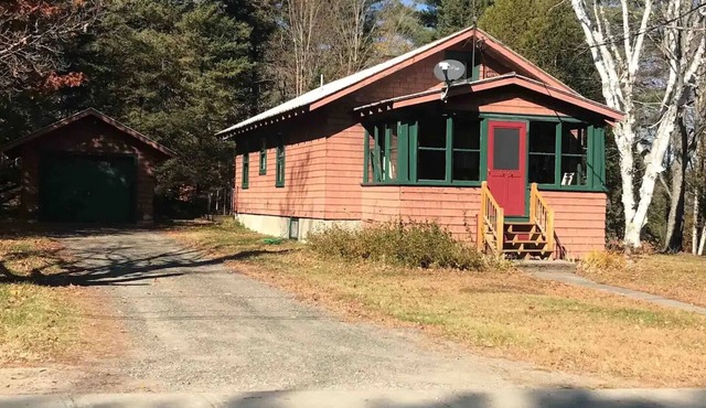 Cozy Central Adirondack Charmernn