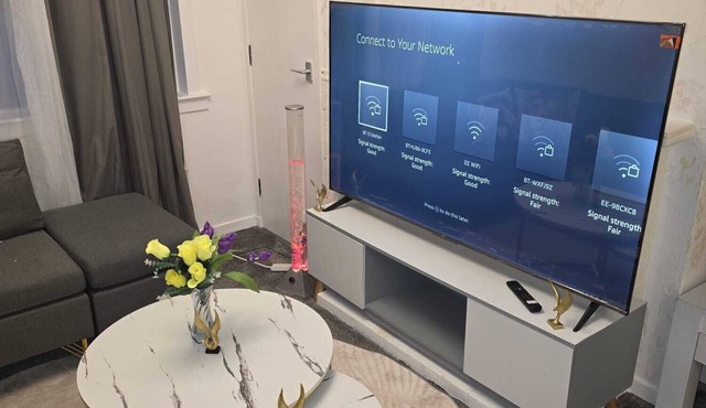 Cozy, Central & Clean-The Ideal Two-Bedroom Apartment for Your Next Gataway