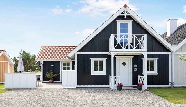 Cozy, central house near the sea