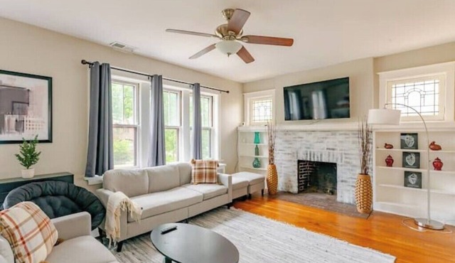 Cozy, Central location , pet friendlyn