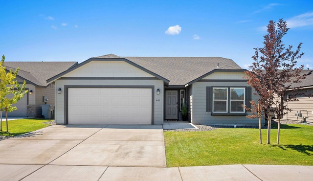 Cozy central location home just minutes from everything you need!