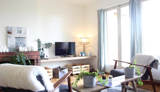 Cozy & Central | Rainbow A