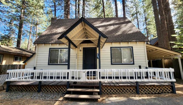 Cozy central Tahoe cabin, 2br/2ba/3bed near Heavenly Ski Resort