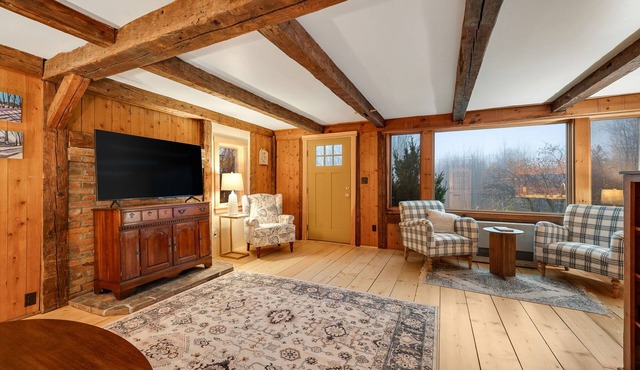 Cozy Central Vermont Cabin- close to skiing, Montpelier, Norwich, hiking, biking