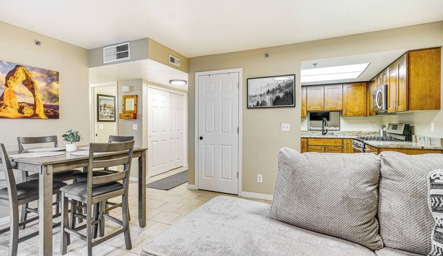 Cozy & Centrally Located SLC Condo w/Balcony!