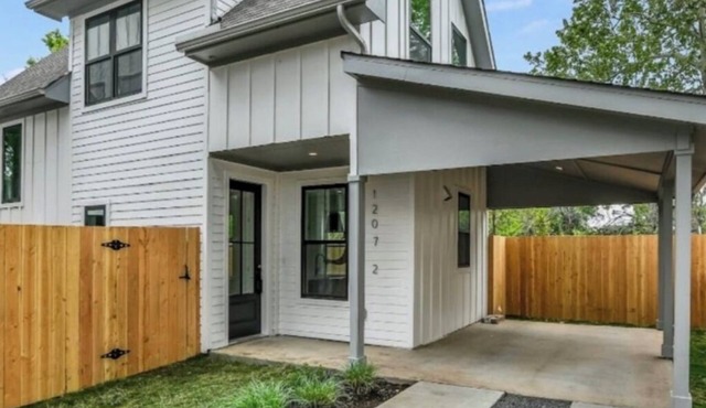 Cozy centrally located 2-bedroom house in Austin
