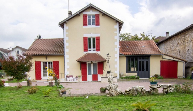 Cozy, charming house, enclosed garden, near historical sites