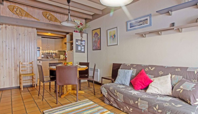 Cozy chalet with garage and views, 3 levels, 6 pers, near Luz, pets allowed