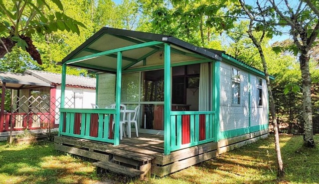 Cozy chalet with terrace for 6 people